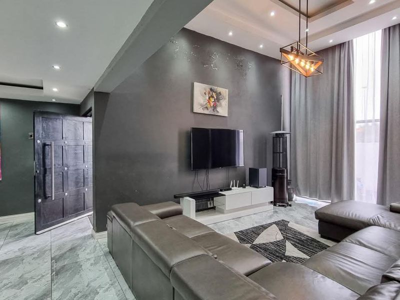 Designed for refined family living! - Photo 4