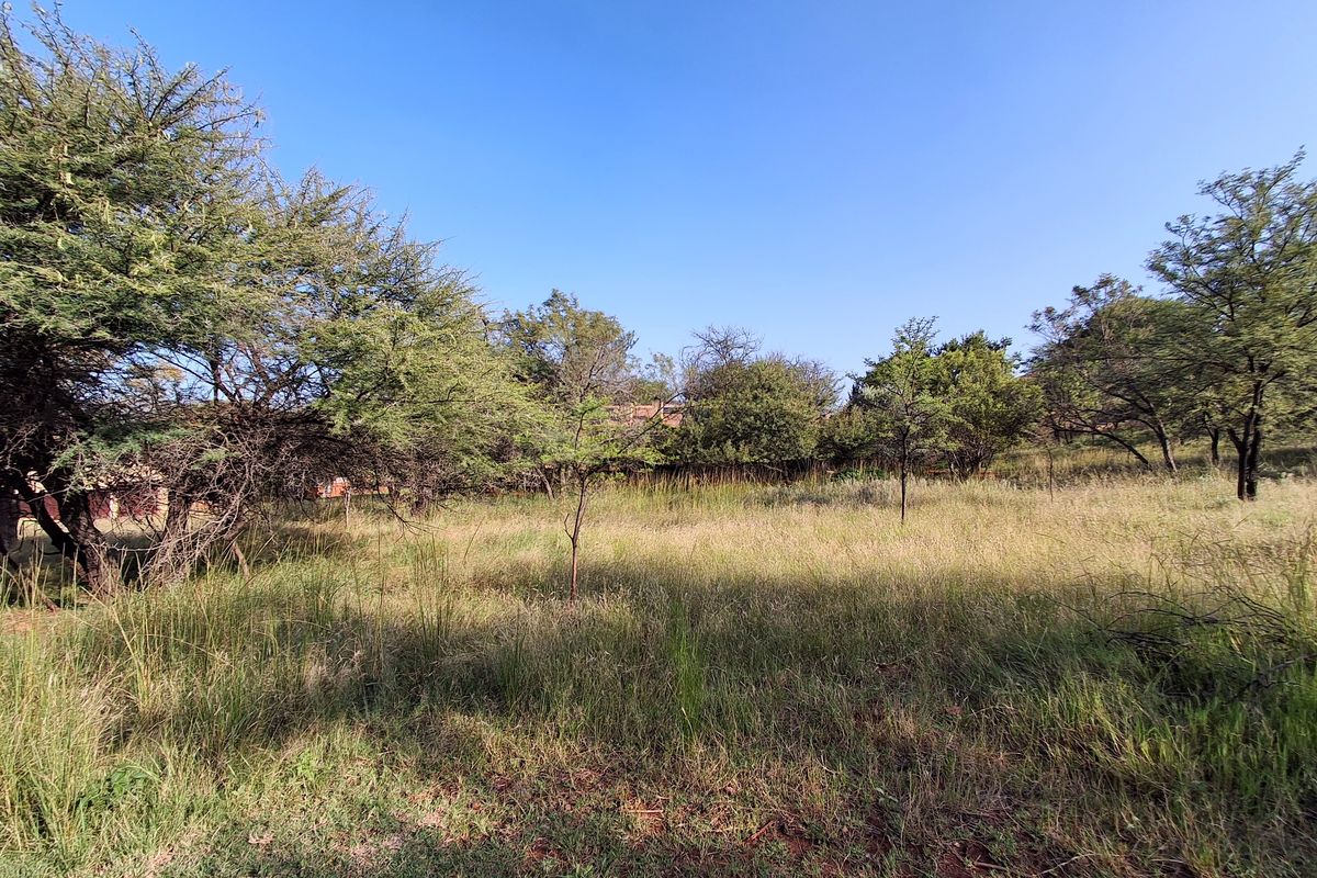 Prime Vacant Stand in Secure Eco Estate – Buffelspoort Lifestyle Living - Photo 4