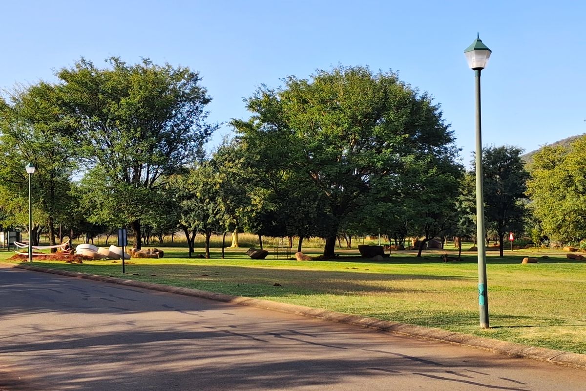 Prime Vacant Stand in Secure Eco Estate – Buffelspoort Lifestyle Living - Photo 2