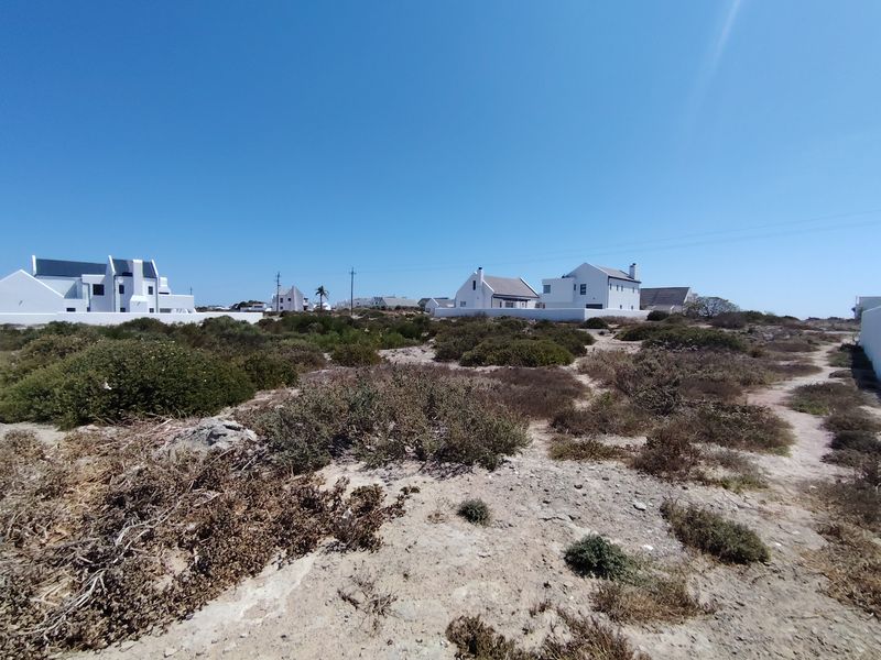 Discover Your Dream Retreat at Britannia Reef Estate - Photo 2