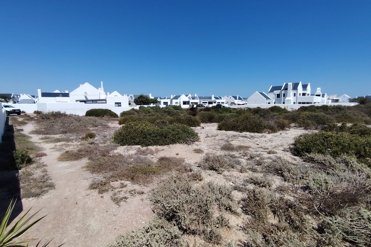 Discover Your Dream Retreat at Britannia Reef Estate - Photo 4