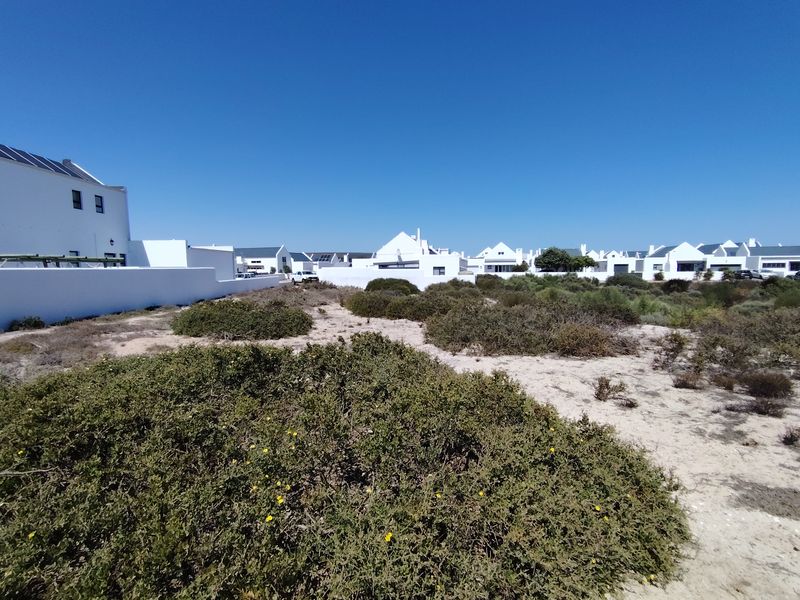 Discover Your Dream Retreat at Britannia Reef Estate - Photo 5