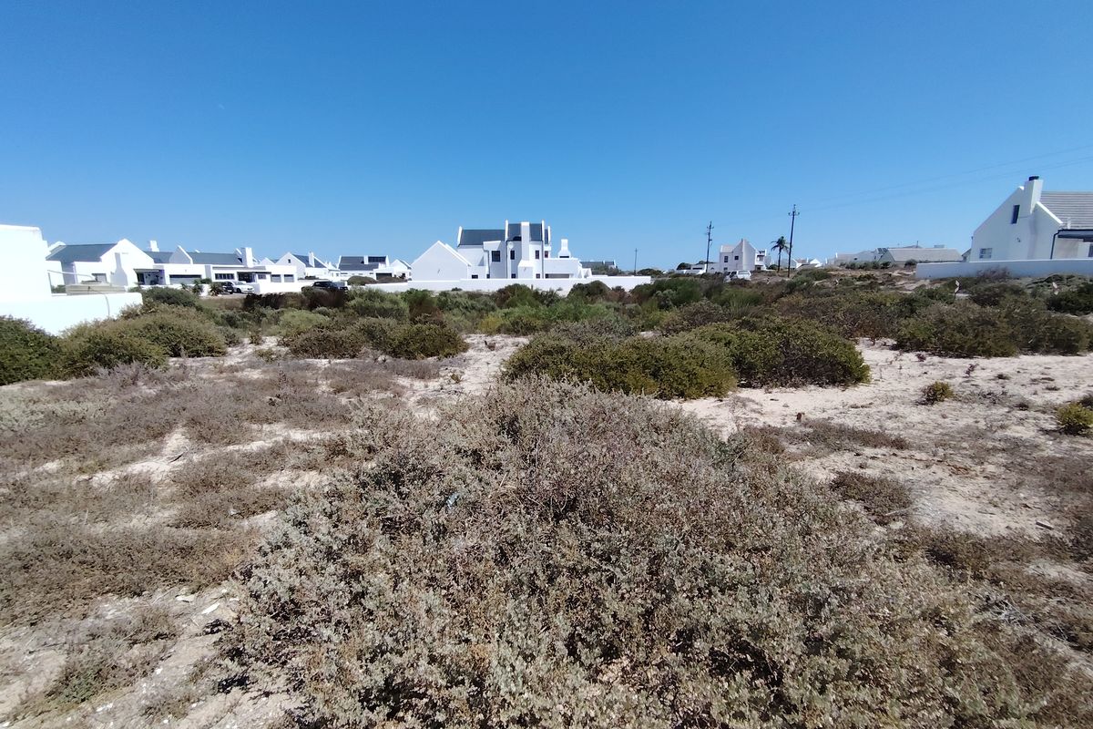 Discover Your Dream Retreat at Britannia Reef Estate - Photo 3
