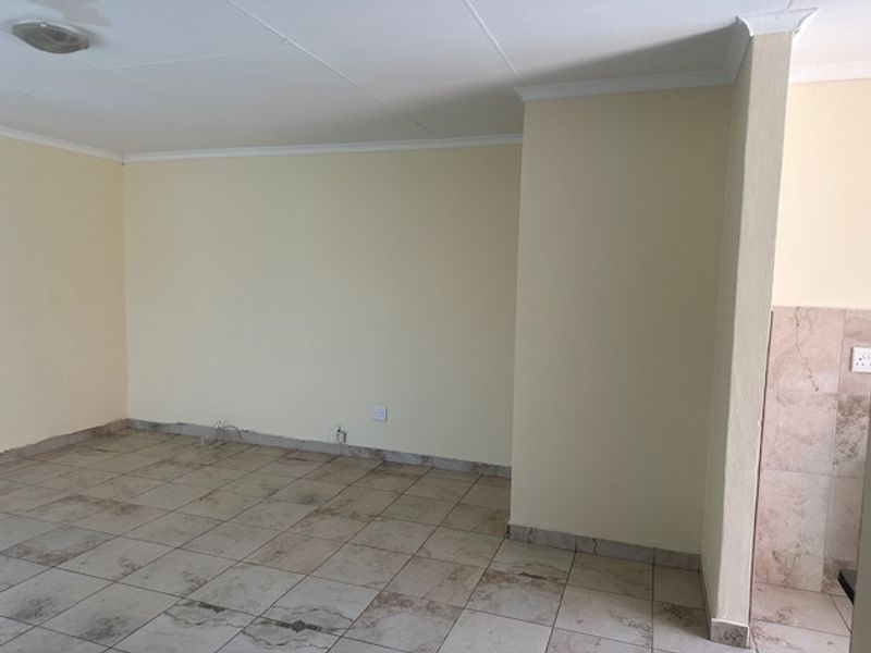 Discover Your Dream Townhouse in Waterval East, Rustenburg! - Photo 7