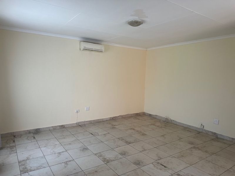 Discover Your Dream Townhouse in Waterval East, Rustenburg! - Photo 8