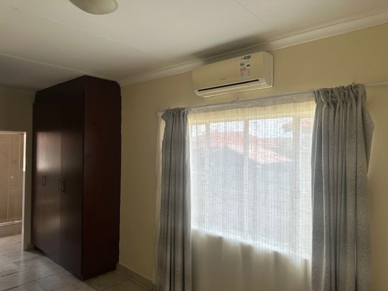 Discover Your Dream Townhouse in Waterval East, Rustenburg! - Photo 9