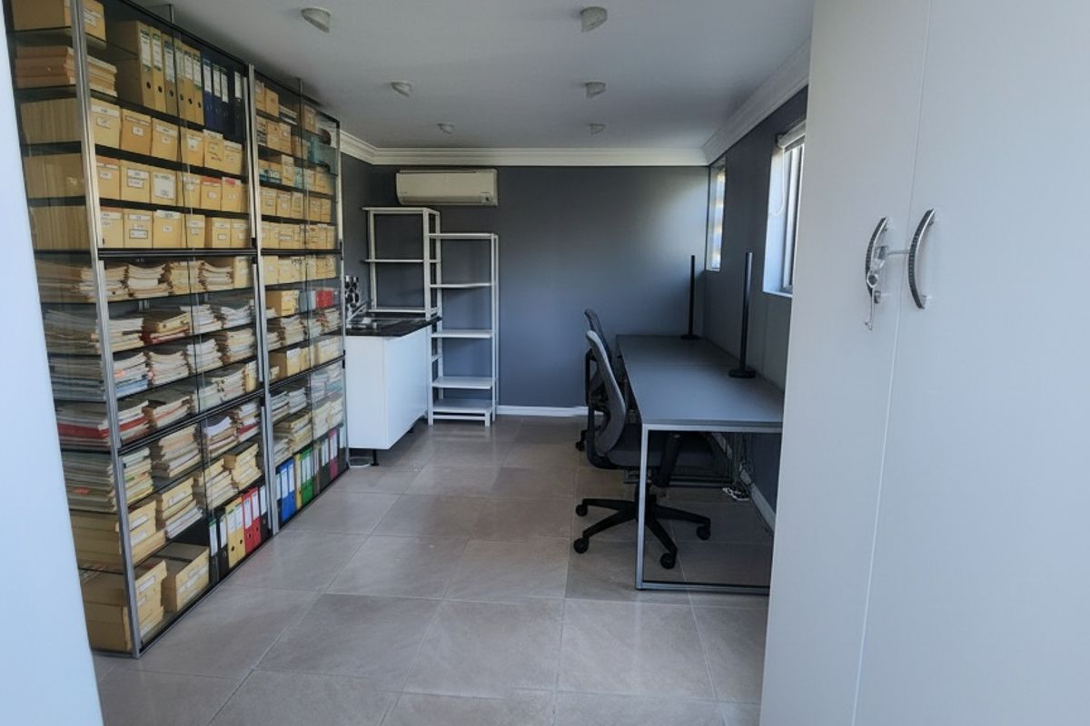 Office Space - Photo 5