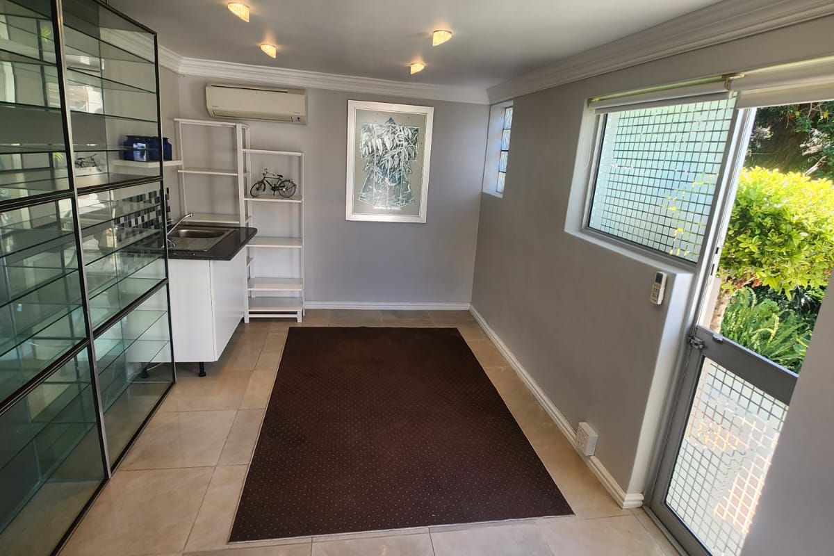 Office Space - Photo 3