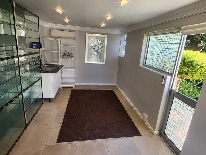 Office Space - Photo 3