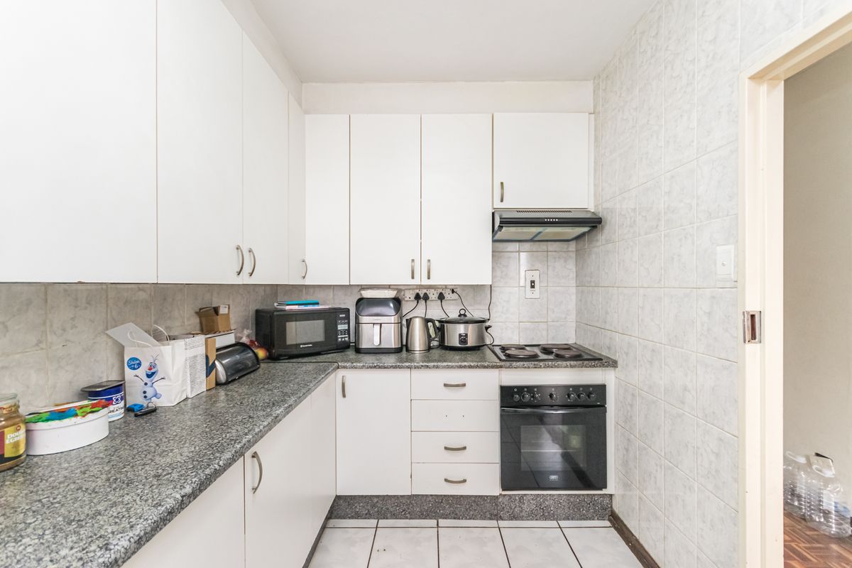 PROPERTY REPORT: 2-BEDROOM APARTMENT – FLORIDA, ROODEPOORT - Photo 4