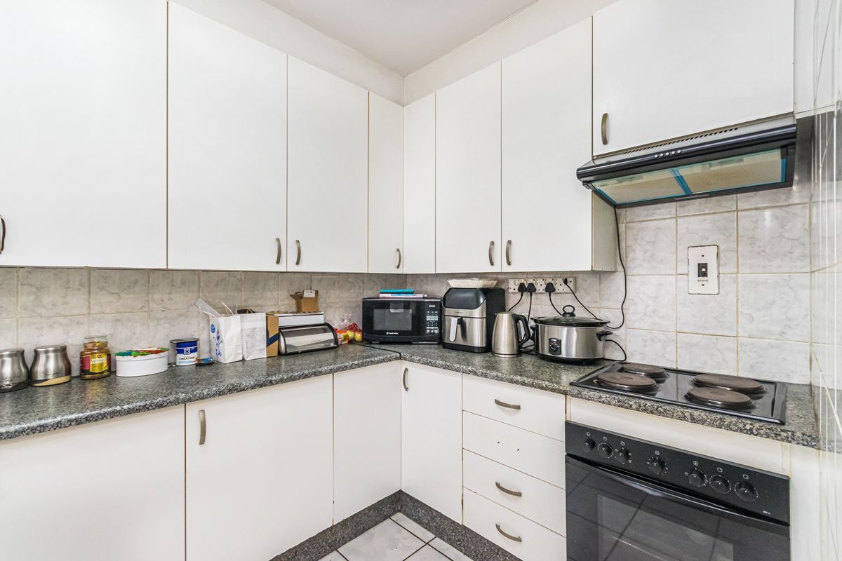 PROPERTY REPORT: 2-BEDROOM APARTMENT – FLORIDA, ROODEPOORT - Photo 2