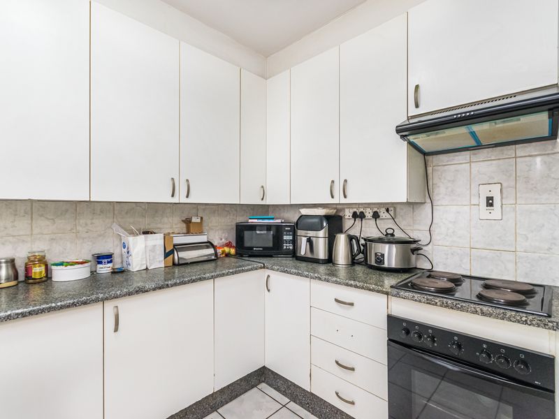 PROPERTY REPORT: 2-BEDROOM APARTMENT – FLORIDA, ROODEPOORT - Photo 2