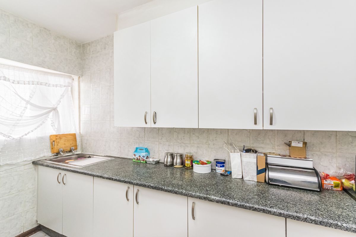 PROPERTY REPORT: 2-BEDROOM APARTMENT – FLORIDA, ROODEPOORT - Photo 3