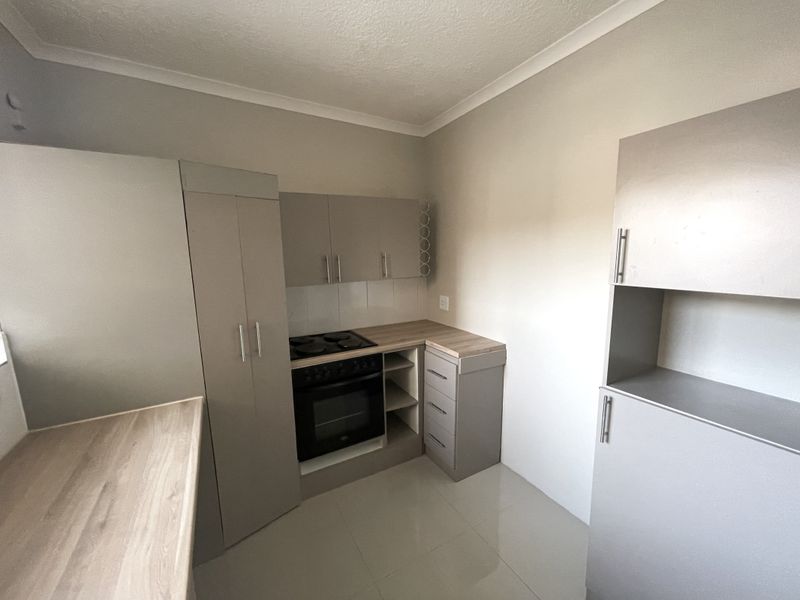 Stylish 1-Bedroom Apartment in a Secure Gated Complex - Photo 4