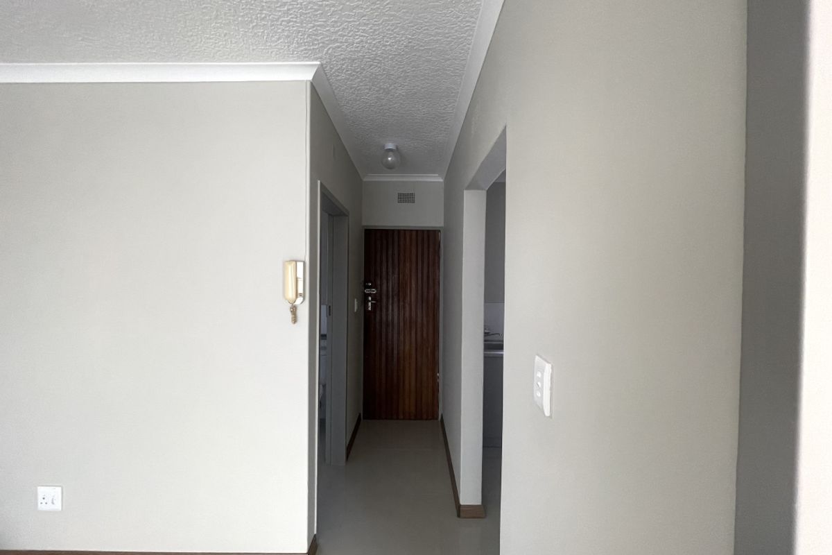 Stylish 1-Bedroom Apartment in a Secure Gated Complex - Photo 5