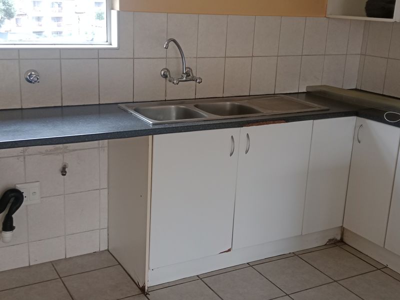 Neat Up Stairs Apartment - Photo 6