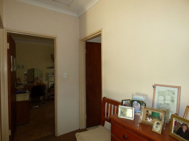 Spacious Home With Great Potential in Mission Street, West Bank - Photo 9