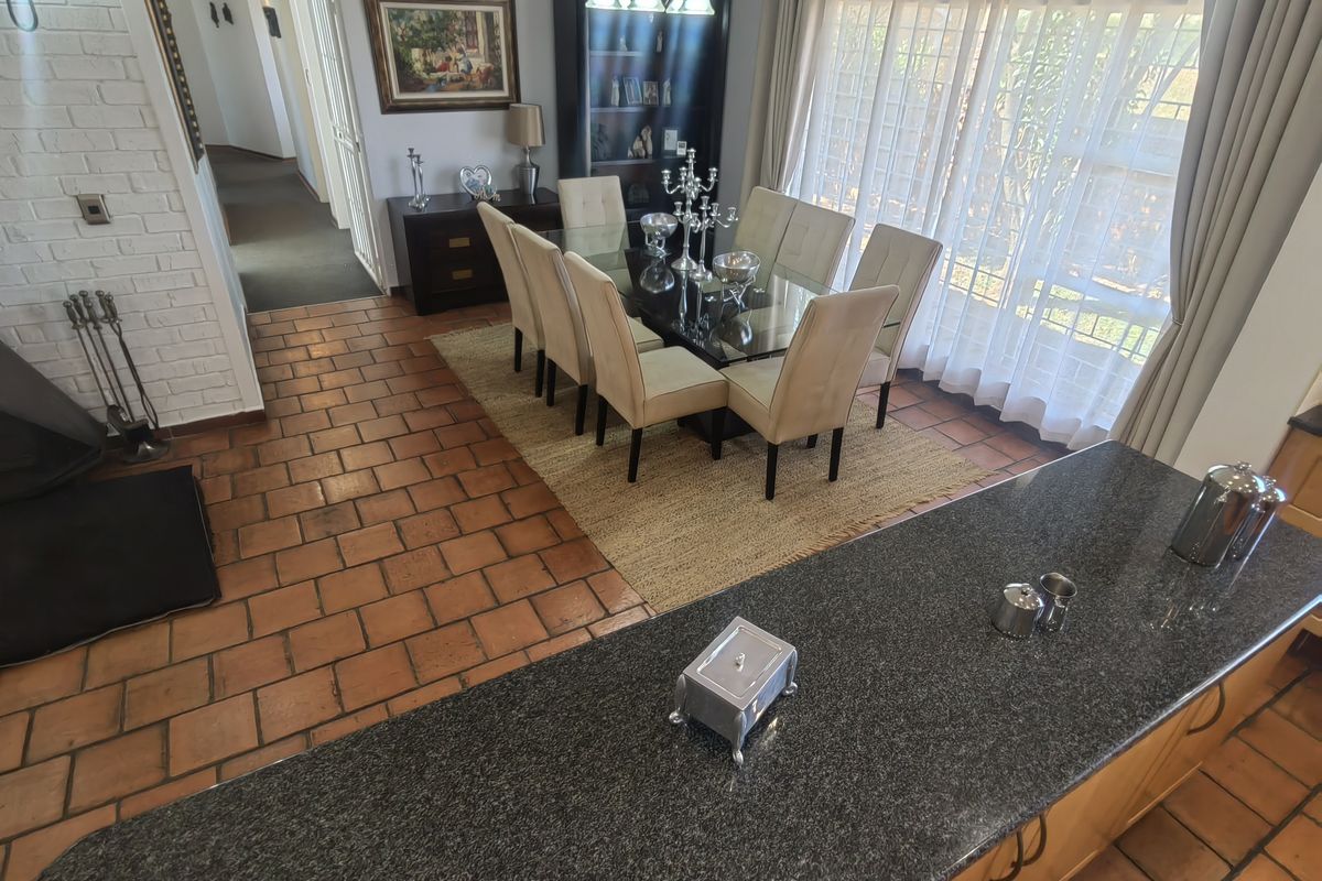 Upmarket oasis.. With entertainment area build in braai with pool. neat as a pin. - Photo 4