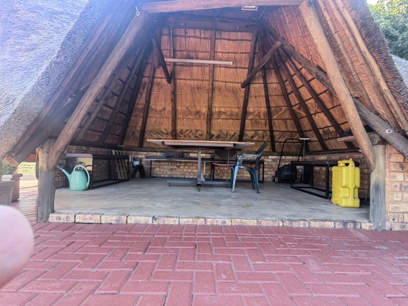 Investment oppertunity alert.  3 bed home with 2 flatlets - Photo 2