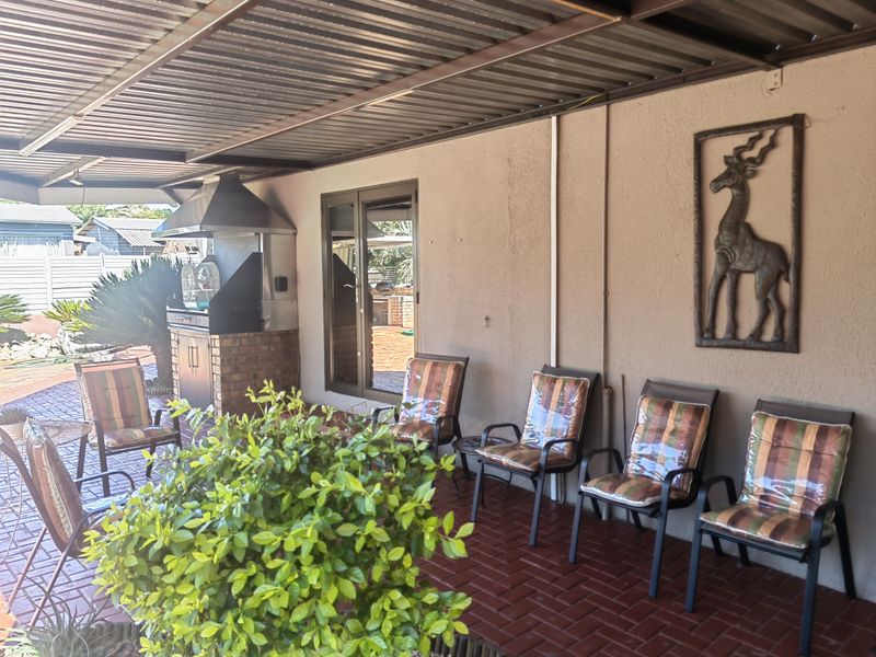 Investment oppertunity alert.  3 bed home with 2 flatlets - Photo 3