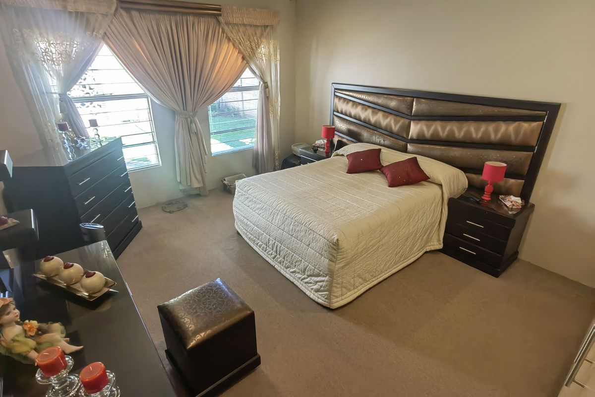 Investment oppertunity alert.  3 bed home with 2 flatlets - Photo 5