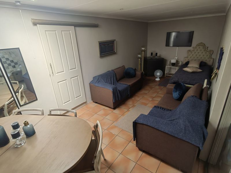 Investment oppertunity alert.  3 bed home with 2 flatlets - Photo 8