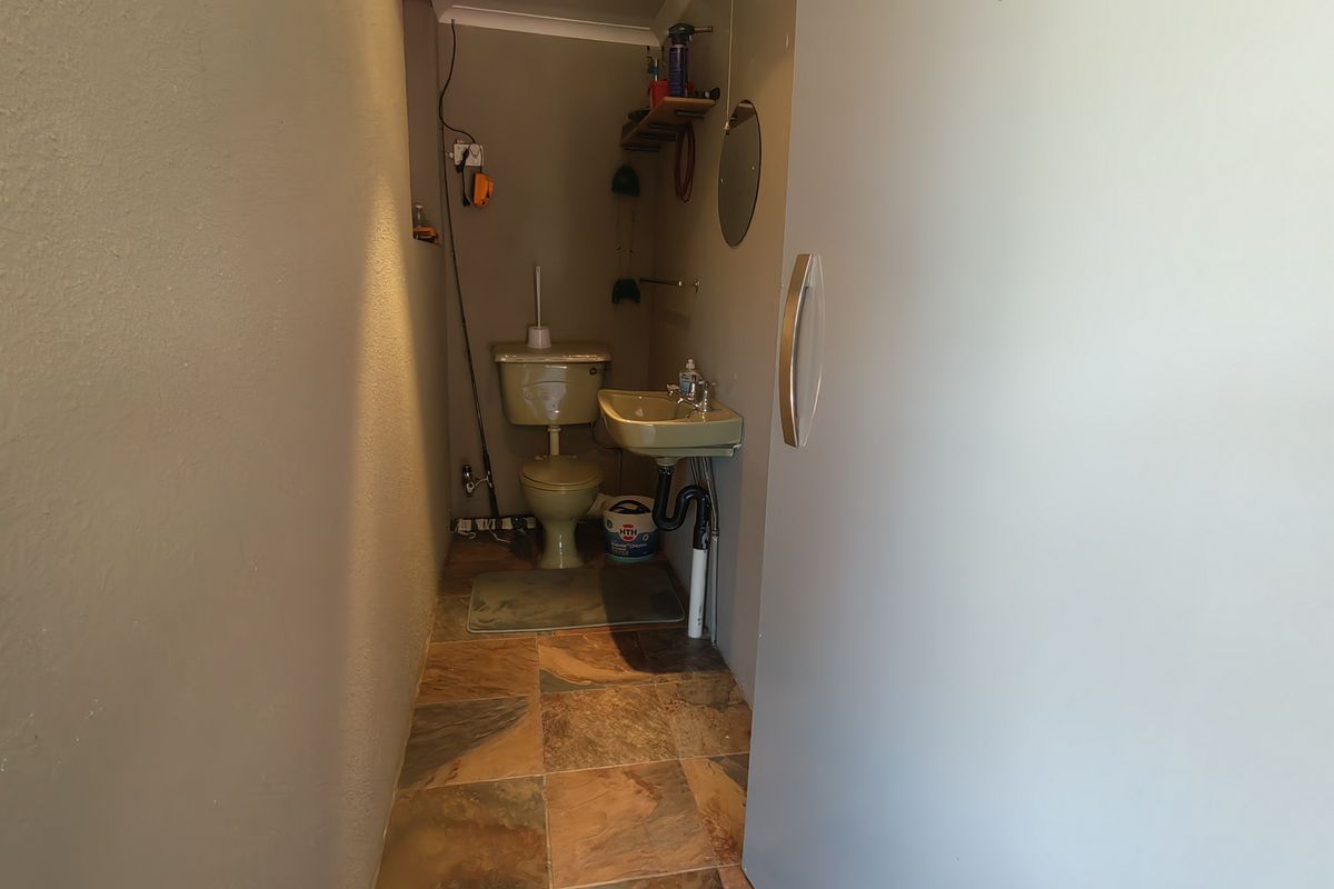 Investment oppertunity alert.  3 bed home with 2 flatlets - Photo 4