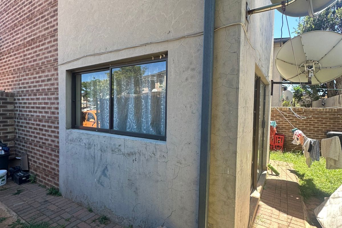 Ground floor 2 bedroom Apartment - Photo 2