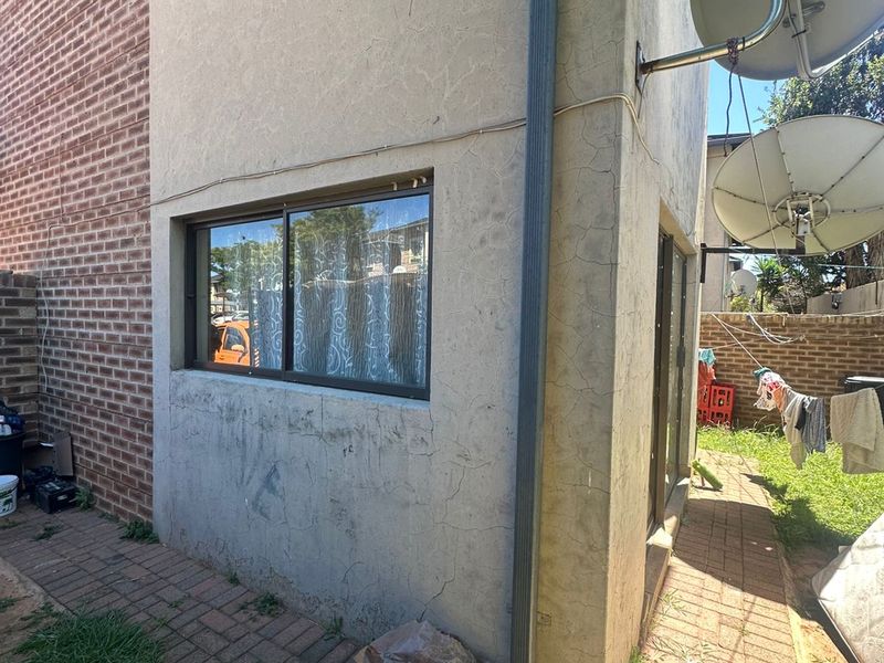 Ground floor 2 bedroom Apartment - Photo 2