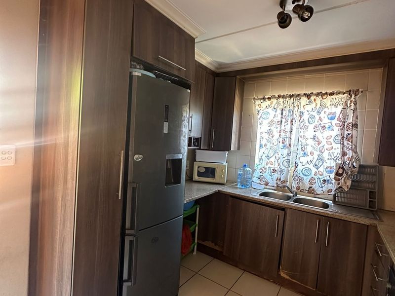 Ground floor 2 bedroom Apartment - Photo 3