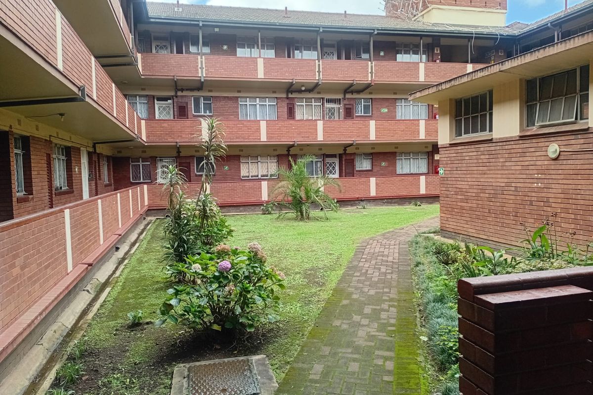 SCOTTSVILLE – 2 BEDROOM APARTMENT TO LET - Photo 2