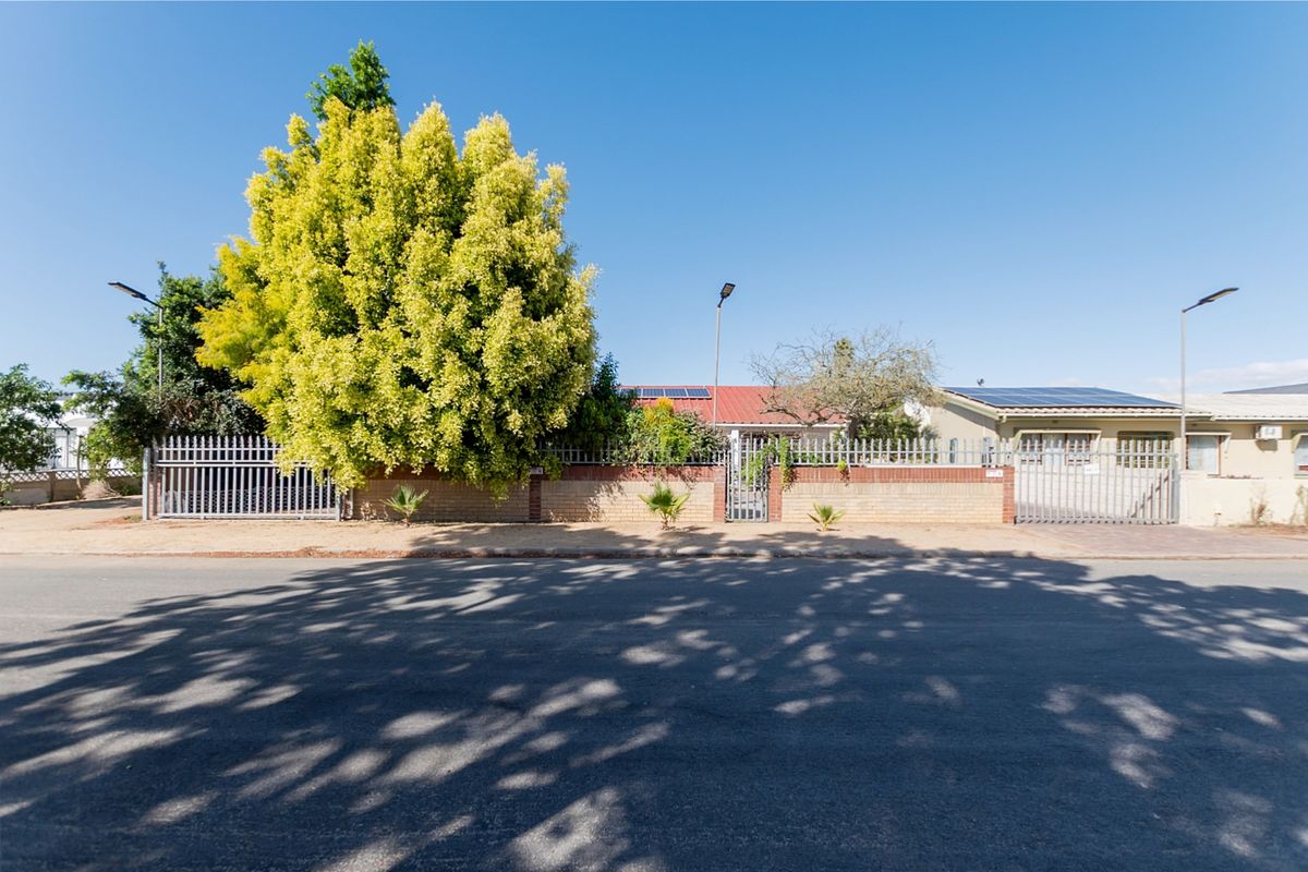 Stylish 4 Bedroom Home with Entertainer’s Braai Room and Large Erf - Photo 2