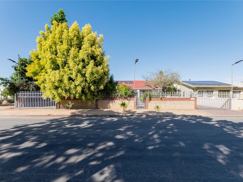 Stylish 4 Bedroom Home with Entertainer’s Braai Room and Large Erf - Photo 2