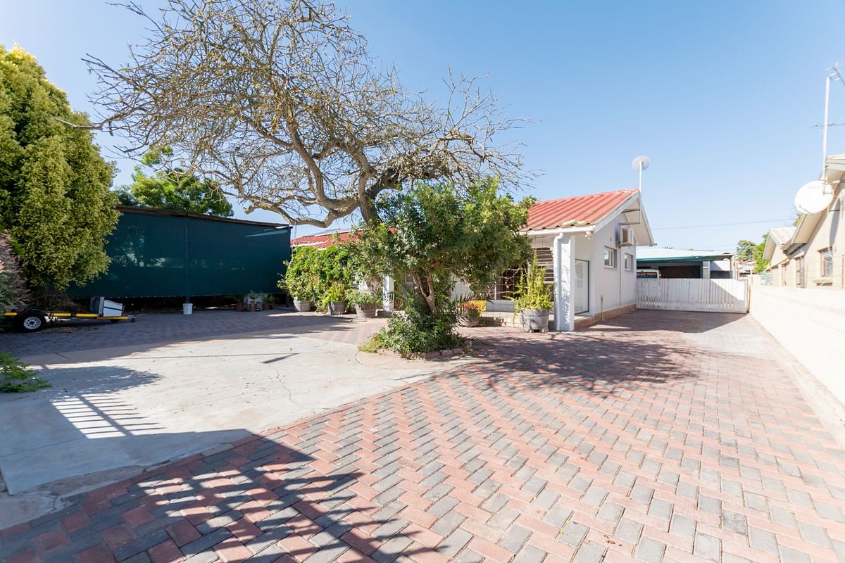 Stylish 4 Bedroom Home with Entertainer’s Braai Room and Large Erf - Photo 3