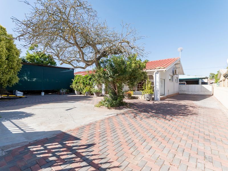 Stylish 4 Bedroom Home with Entertainer’s Braai Room and Large Erf - Photo 3