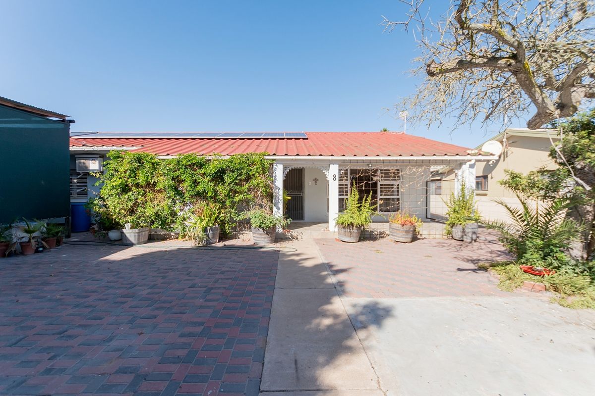 Stylish 4 Bedroom Home with Entertainer’s Braai Room and Large Erf - Photo 4