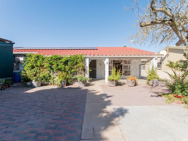 Stylish 4 Bedroom Home with Entertainer’s Braai Room and Large Erf - Photo 4