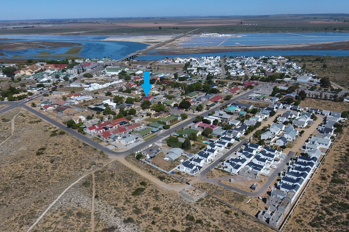 Stylish 4 Bedroom Home with Entertainer’s Braai Room and Large Erf - Photo 5