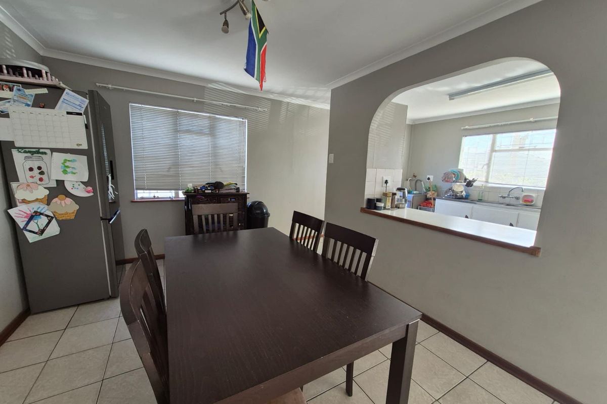 Comfortable Living in Popular Family Neighborhood - Photo 5