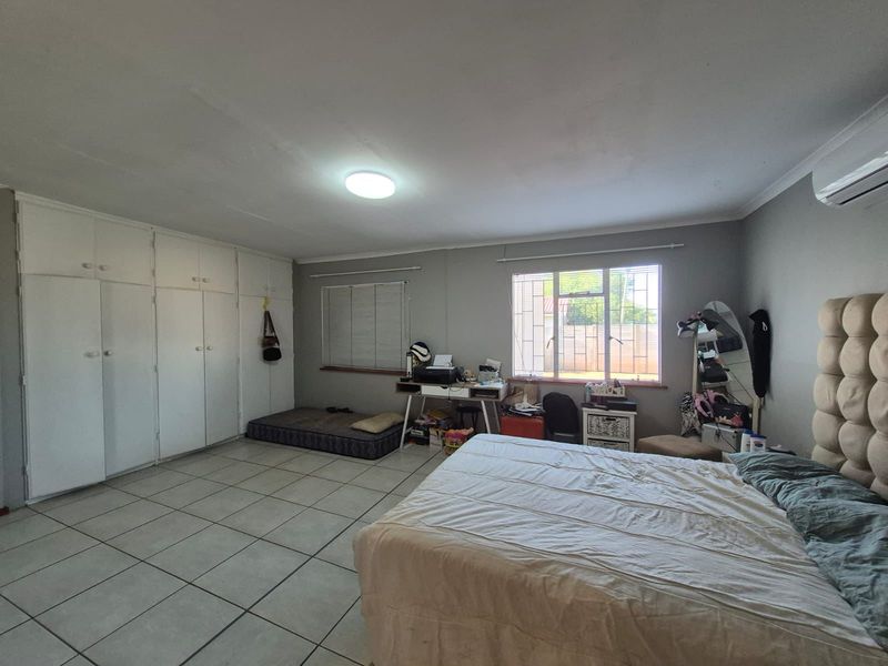 Comfortable Living in Popular Family Neighborhood - Photo 8