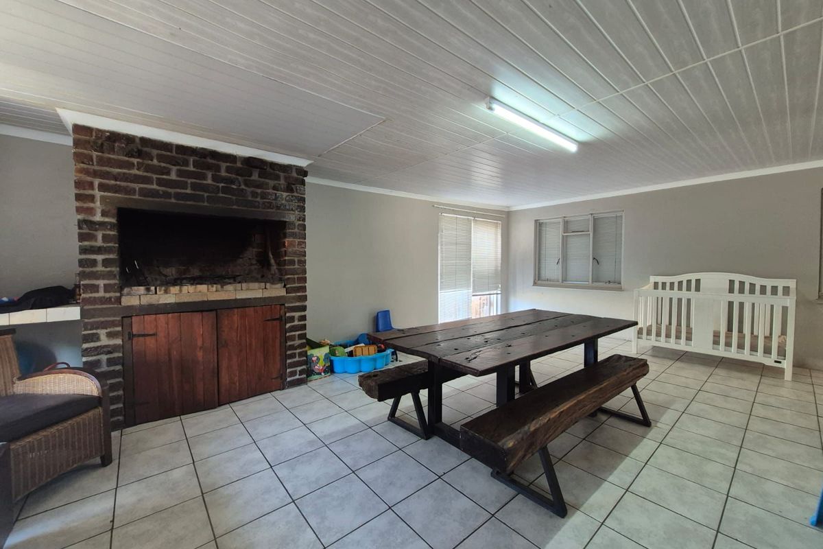 Comfortable Living in Popular Family Neighborhood - Photo 3