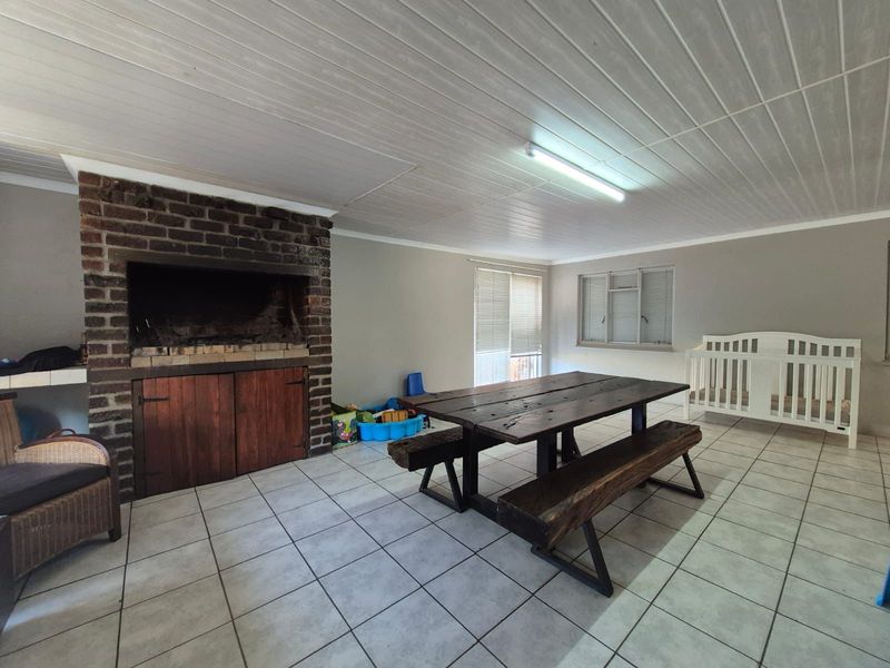 Comfortable Living in Popular Family Neighborhood - Photo 3