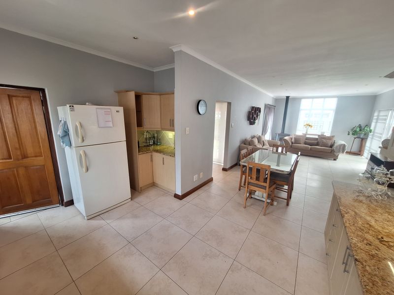 Secure complex living on the Sunshine Coast – Pristine and modern * - Photo 8