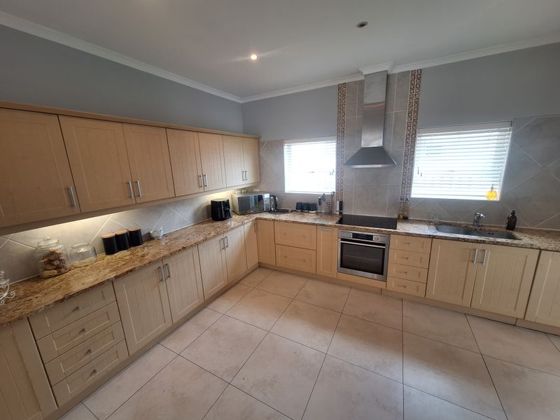 Secure complex living on the Sunshine Coast – Pristine and modern * - Photo 7