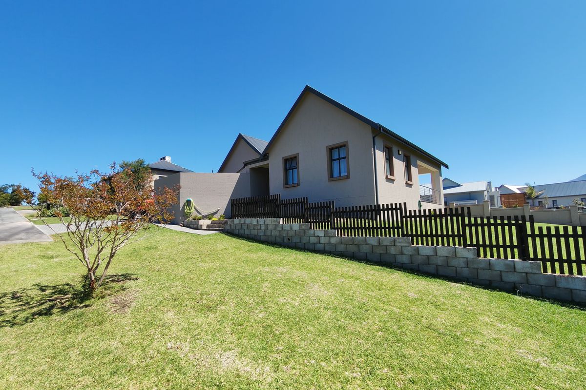 Modern 3-Bedroom Home in Secure Kraaibosch Country Estate - Photo 2