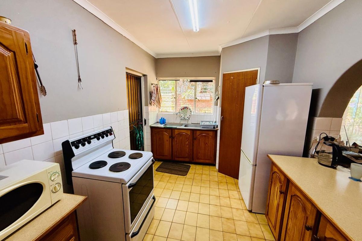 Spacious Family Retreat with Versatile Living & Income Potential - Photo 5