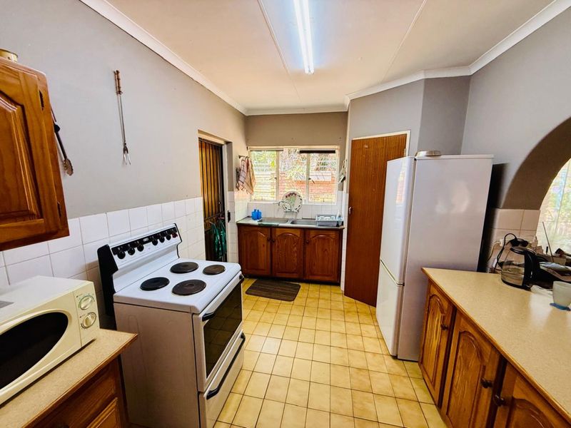 Spacious Family Retreat with Versatile Living & Income Potential - Photo 5