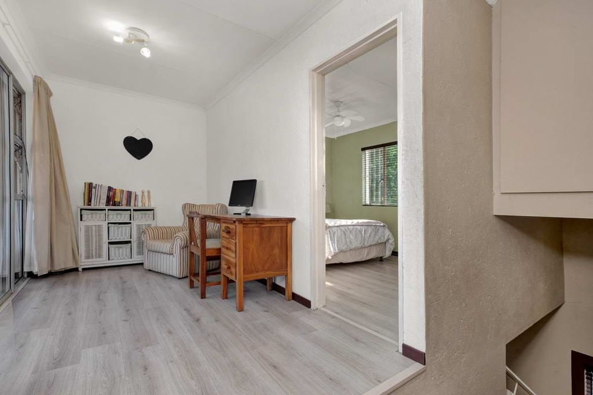 Modern 3-Bedroom Duplex in a Sought-After Greenstone Complex - Photo 3