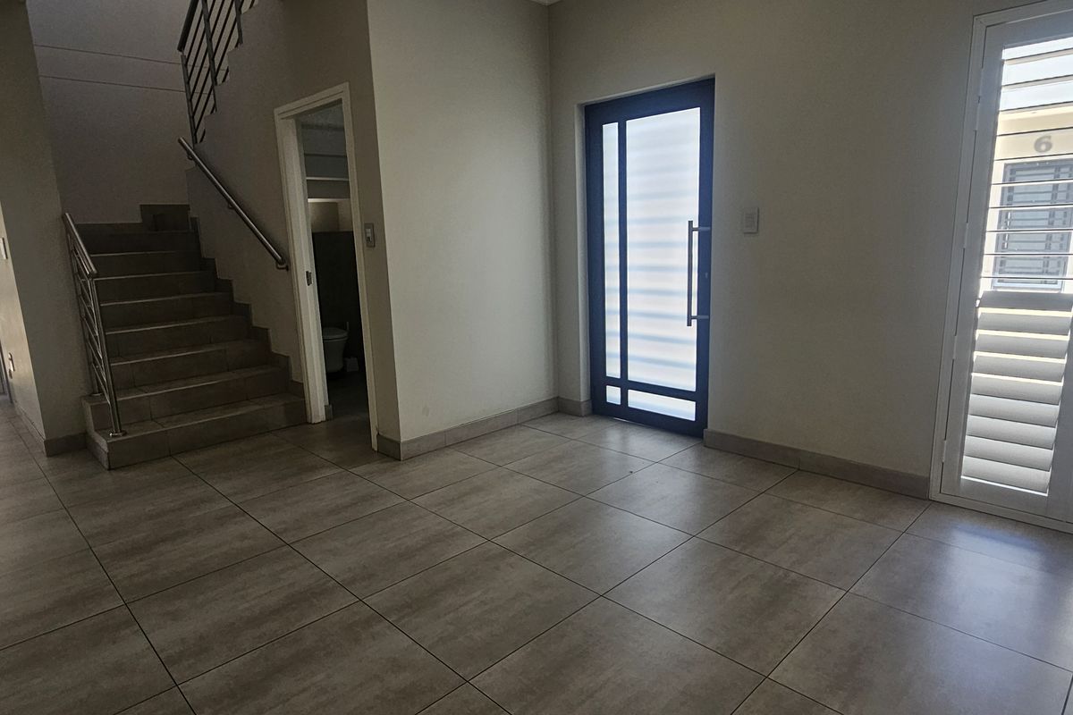 Modern 3-Bedroom Duplex in a Secure, Small Complex - Photo 5