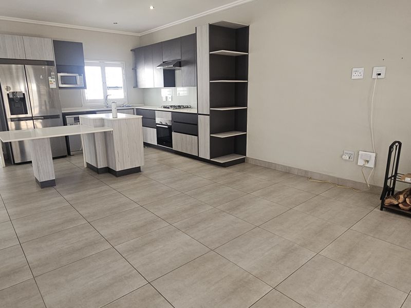 Modern 3-Bedroom Duplex in a Secure, Small Complex - Photo 7